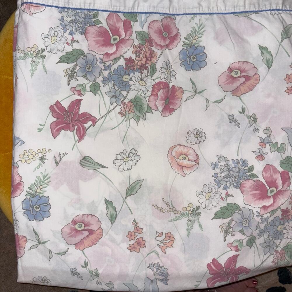 Vintage 1980s JCPenney Floral Lilies Queen Flat Sheet Pillowcase Set